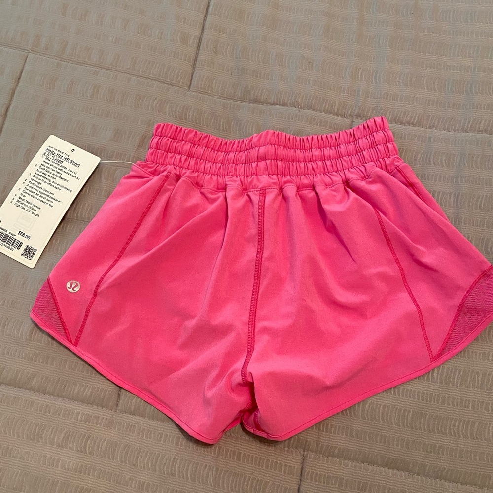 Lululemon Hotty Hot High Rise Short 2.5” - Picture 2 of 6